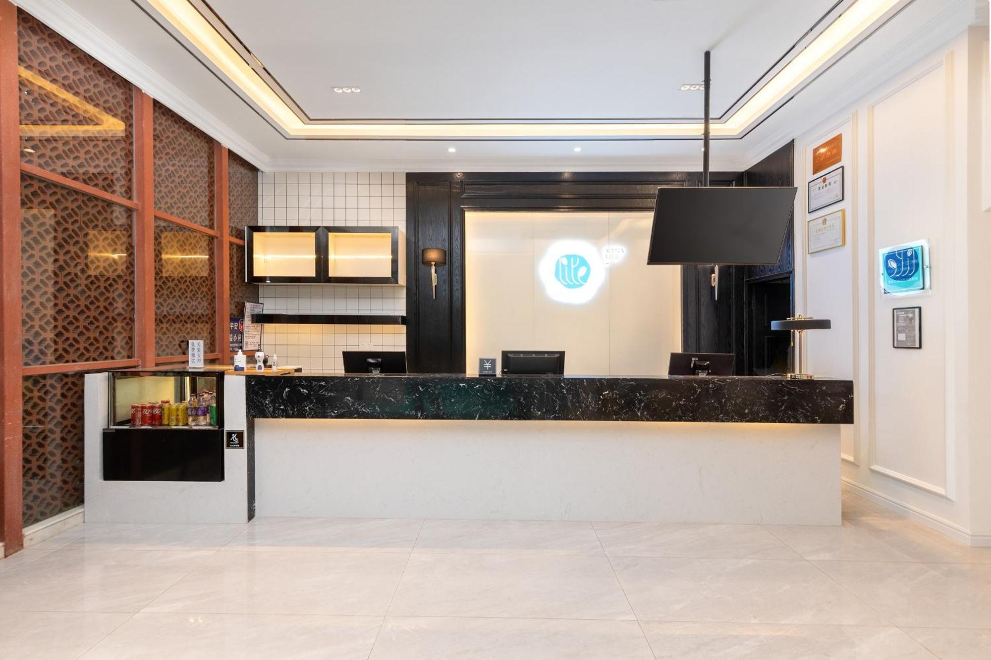 Xana Lite Hotel - Guangzhou Fangcun Huadiwan Metro Station Exterior photo